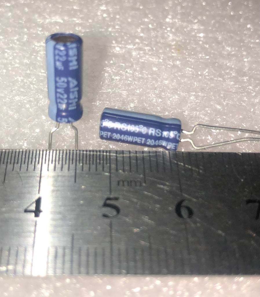 22uF 50v Aishi RS serie, Ophalen of Verzenden, Nieuw