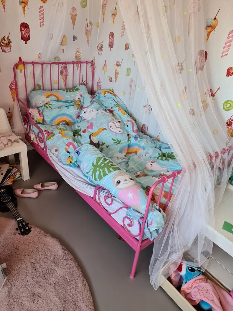 Roze eenpersoonsbed met lattenbodem, Ophalen