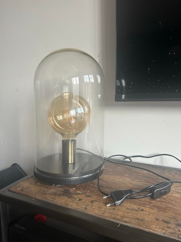 Moderne tafellamp met glazen stolp en Edison lamp, Huis en Inrichting, Lampen | Tafellampen, Ophalen, Zo goed als nieuw, Glas