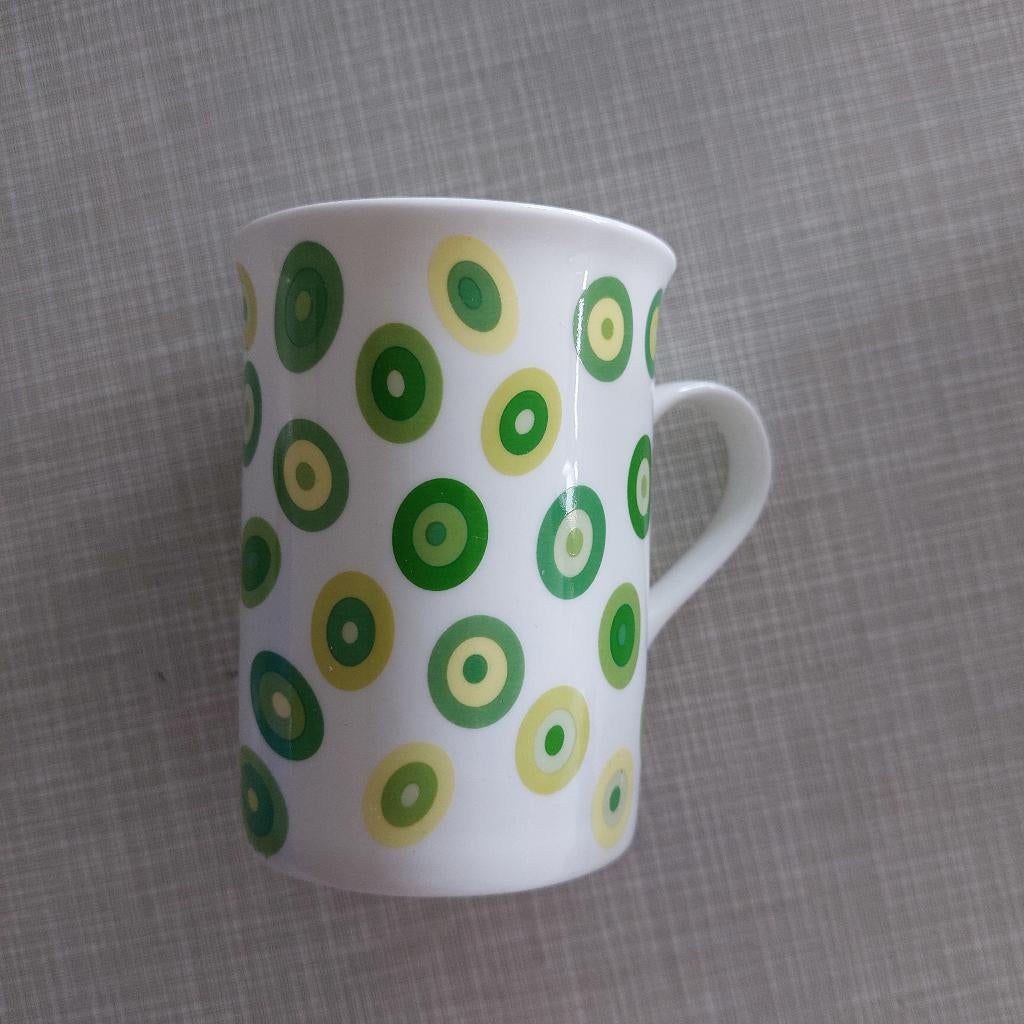 mok met groene dots van Siaki, Ophalen, Overige stijlen, Kop(pen) en/of Schotel(s)