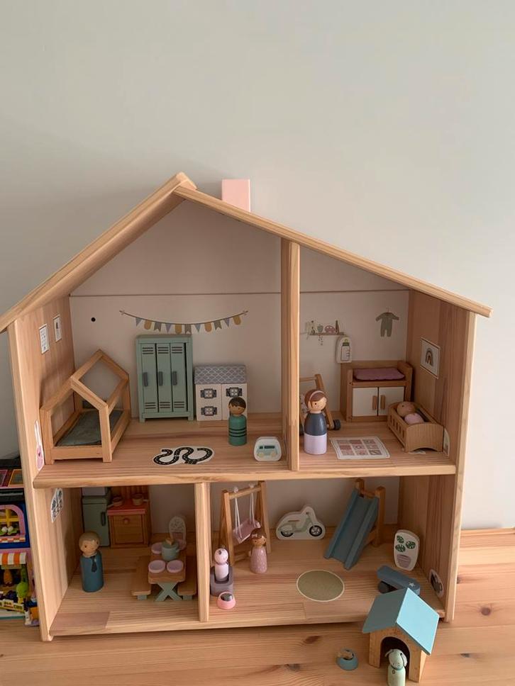 IKEA Poppenhuis met complete Little Dutch inrichting, Kinderen en Baby's, Speelgoed | Poppenhuizen, Zo goed als nieuw, Poppenhuis