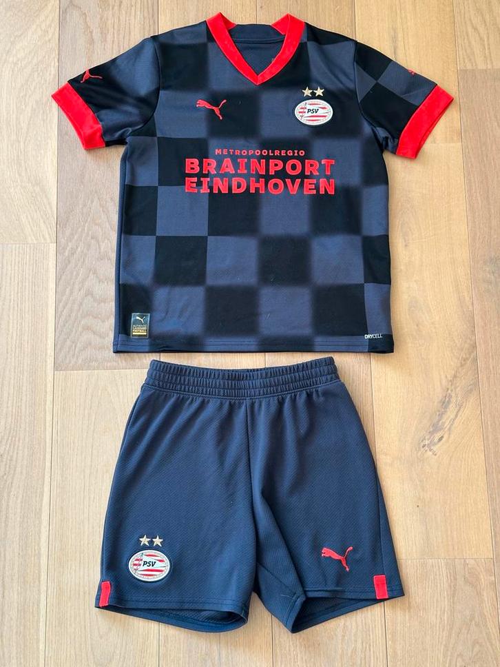 PSV Kinder tenue zwart/rood Puma - 140 cm, Kinderen en Baby's, Kinderkleding | Overige, Gebruikt, Jongen, Ophalen of Verzenden