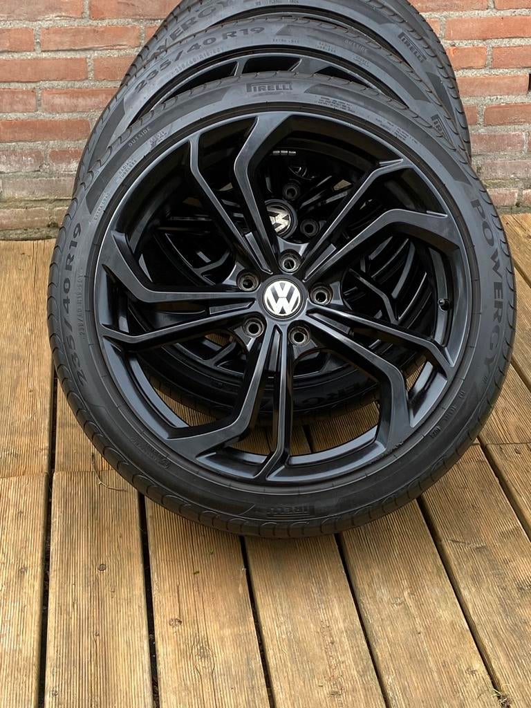 (VERKOCHT) Zeer mooie 19”VW REIFNITZ TCR 5x112 Z.B.235/40R19, Auto-onderdelen, Banden en Velgen, 19 inch, Gebruikt, Banden en Velgen