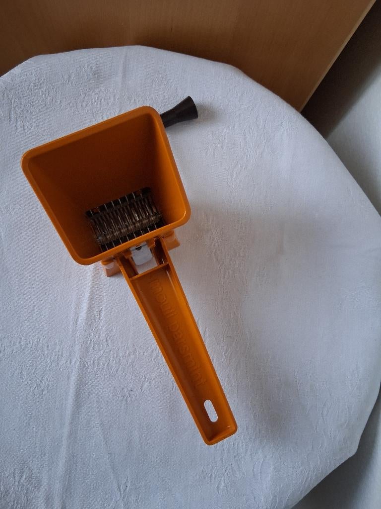 Vintage jaren 70 Moulinex kruidenmolen oranje, Huis en Inrichting, Keuken | Keukenbenodigdheden, Ophalen of Verzenden, Zo goed als nieuw