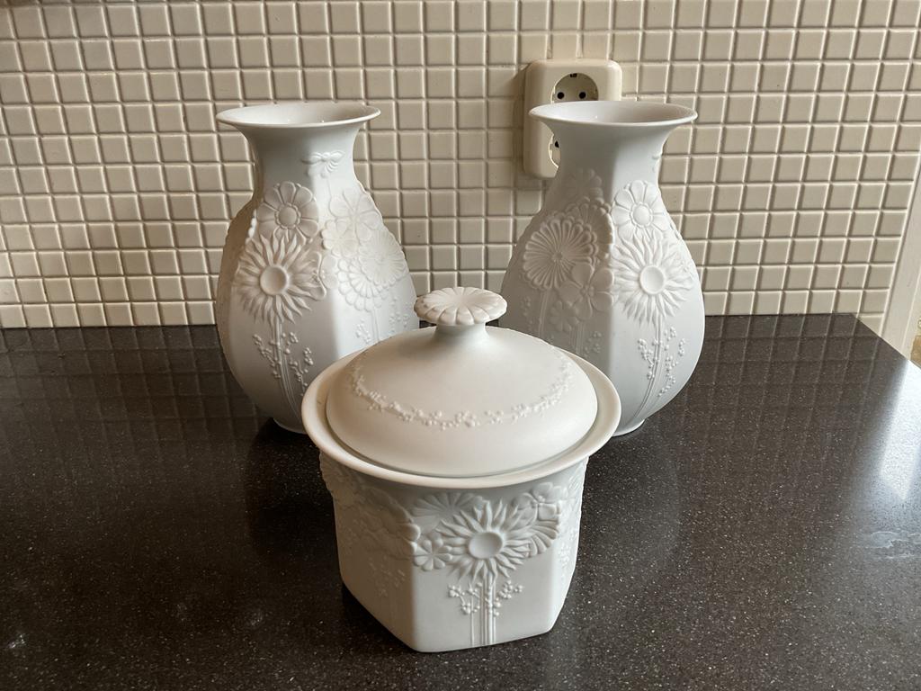 Vintage Kaiser Porselein Kaststel - Wit Bisque Bloemen, Ophalen of Verzenden