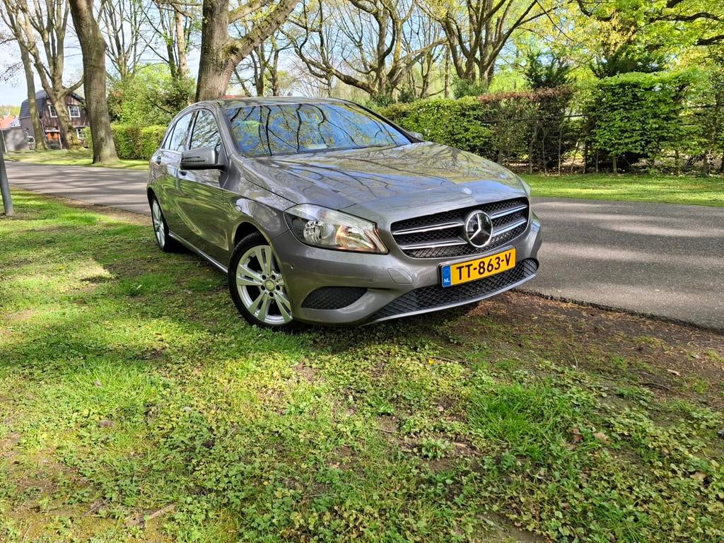 Mercedes-Benz A-Klasse A180 1.6 Blue Efficiency 2014 Grijs, Auto's, Voorwielaandrijving, 4 cilinders, Leder en Stof, 122 pk