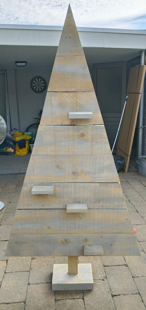 Steigerhouten kerstboom, Ophalen
