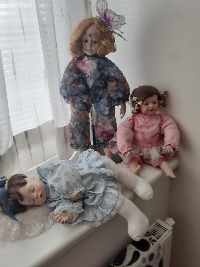 3 echte porseleinen poppen staand/liggend/zittend, Verzamelen, Poppen, Ophalen of Verzenden, Zo goed als nieuw, Pop