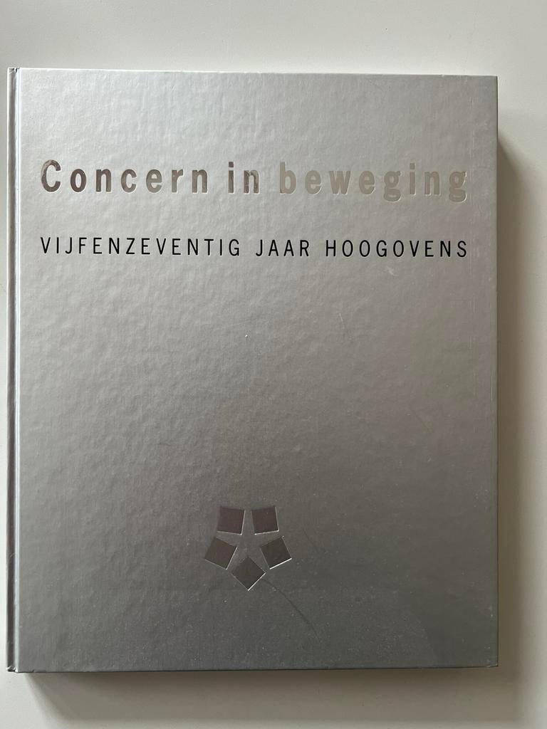 Gratis: Concern in beweging, Vijfenzeventig jaar Hoogovens, Ophalen, Zo goed als nieuw, Overige onderwerpen