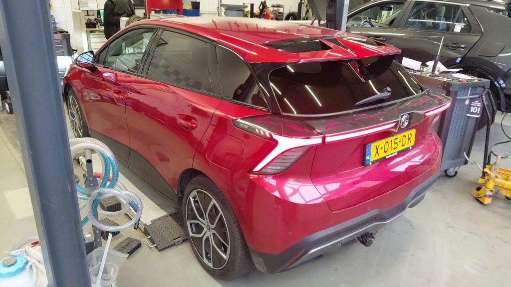 MG MG4 Electric Luxury 64 kWh Afneembare trekhaak, Auto's, MG, Automaat, 12 maanden, Achterwielaandrijving, Gebruikt