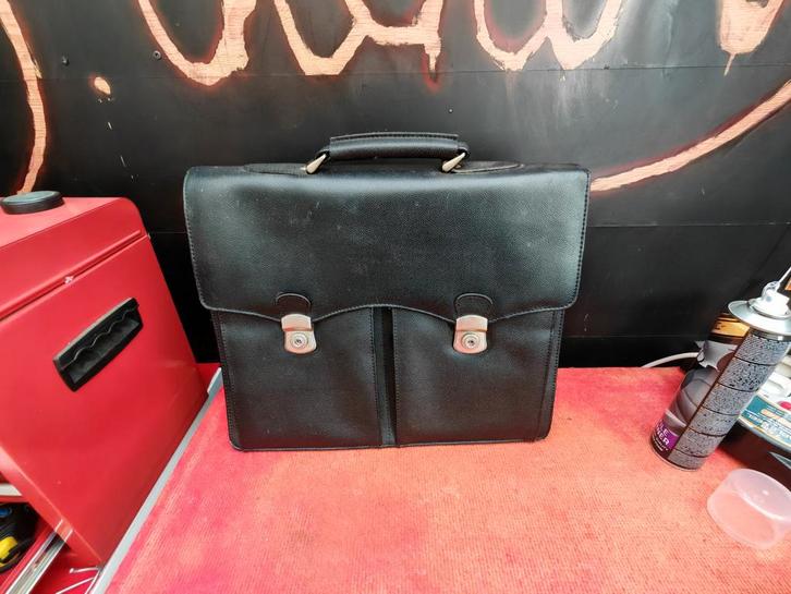 Zwarte aktetas / schooltas, Sieraden, Tassen en Uiterlijk, Tassen | Schoudertassen, Gebruikt, Overige merken, Zwart, Ophalen of Verzenden