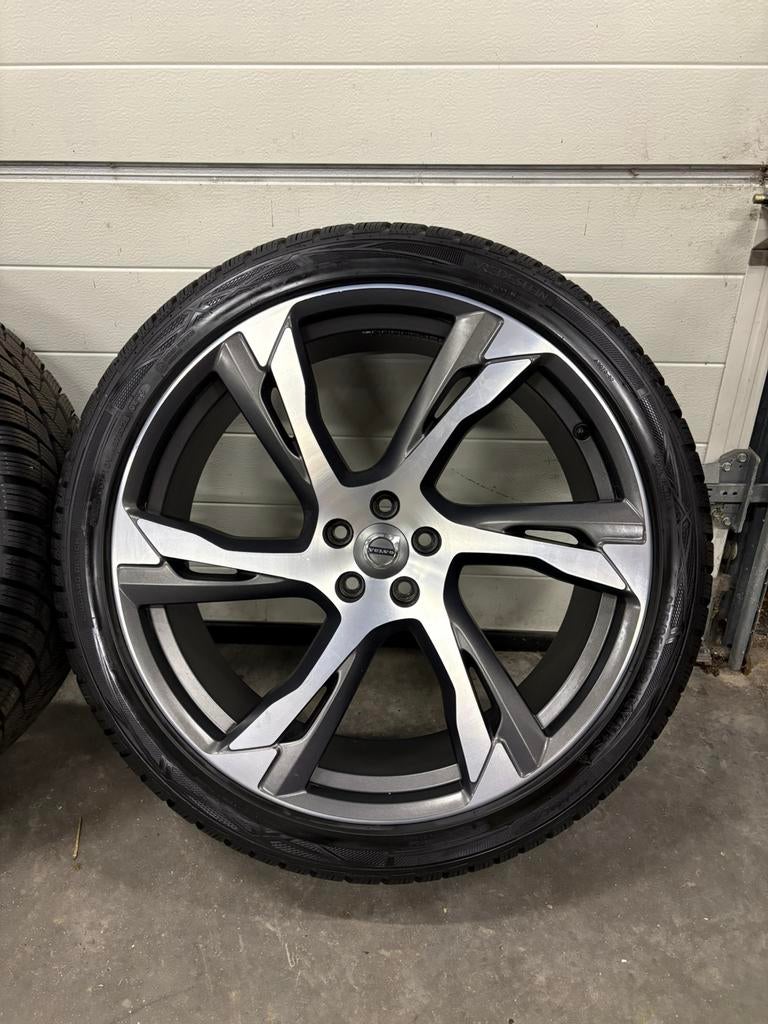 Volvo XC90 22 inch winterset ZGAN 8+ mm, Ophalen, Gebruikt, 275 mm, Banden en Velgen