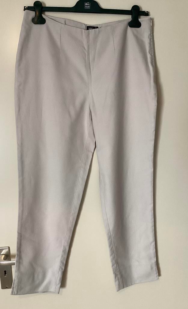 Moq Broek maat 42, Beige, Maat 42/44 (L), Ophalen of Verzenden, Zo goed als nieuw