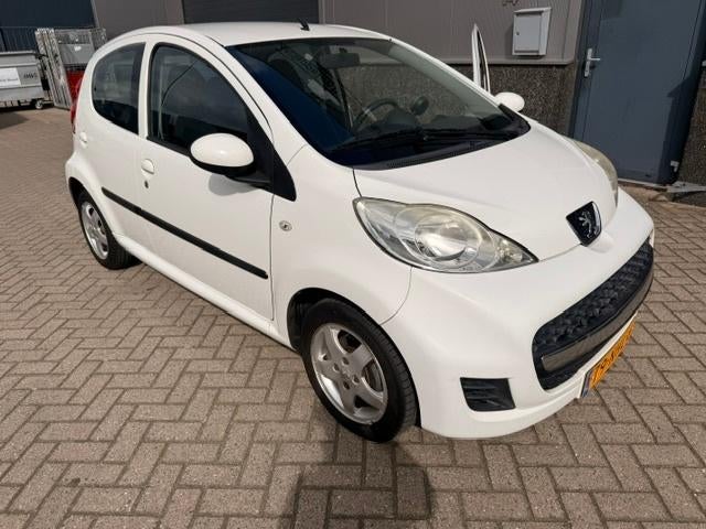 Peugeot 107 1.0 12V 5DR 2010 Wit, Auto's, Peugeot, Bedrijf, Benzine, A, Hatchback, Handgeschakeld, Origineel Nederlands, Wit, Voorwielaandrijving
