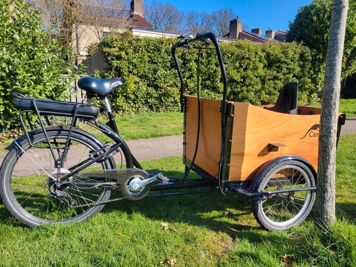 Cangoo elektrische bakfiets inclusief regenhuif, Fietsen en Brommers, Fietsen | Bakfietsen, Gebruikt, 4 kinderen of meer, Ophalen