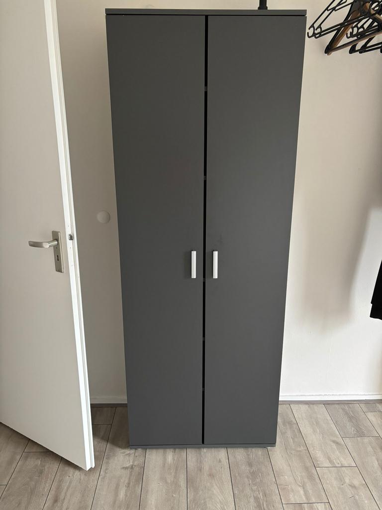 2 grijze kledingkasten, Huis en Inrichting, Kasten | Kledingkasten, Ophalen, 50 tot 100 cm, Zo goed als nieuw, 150 tot 200 cm