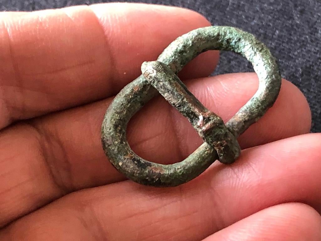 Romeinse riemgesp brons intact beweegbaar bodemvondst  NED !, Ophalen of Verzenden