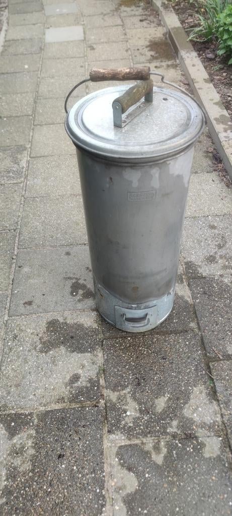 Metalen rookoven / rookton met rooster en lekbak, Ophalen of Verzenden, Gebruikt, Onbekend
