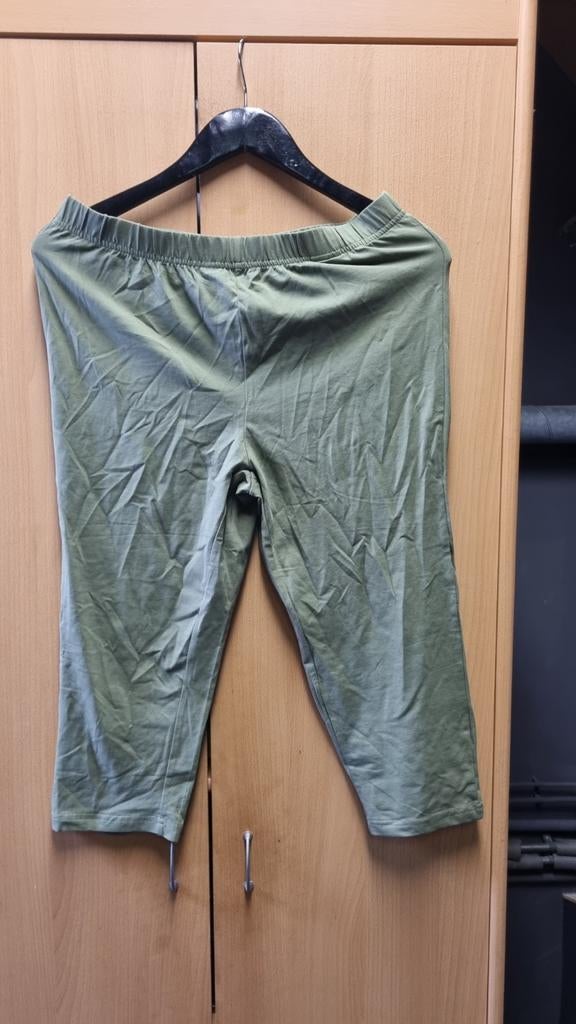 Bonprix legergroene capri legging maat 44/46, Kleding | Dames, Legging, Bonprix, Ophalen of Verzenden, Maat 44/46 (L)