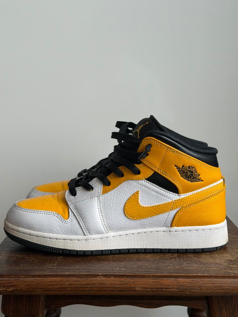 Nike Air Jordan 1 Mid University Gold, Kleding | Dames, Schoenen, Nike Air Jordan, Geel, Ophalen of Verzenden, Sneakers of Gympen