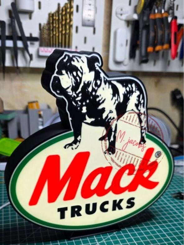 Mack Trucks reclamebak met LED verlichting, Ophalen of Verzenden, Nieuw, Lichtbak of (neon) lamp