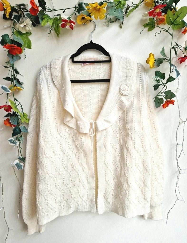 Schattig vintage gebreid wit vestje met roosje, Ophalen of Verzenden, Zo goed als nieuw, Maat 46/48 (XL) of groter, Wit