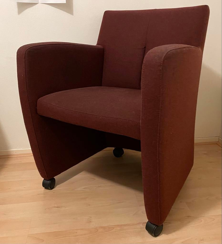 Leolux Kilenge eetkamerfauteuil met wieltjes - kleur Luna, Ophalen, Gebruikt, Rood, Eén