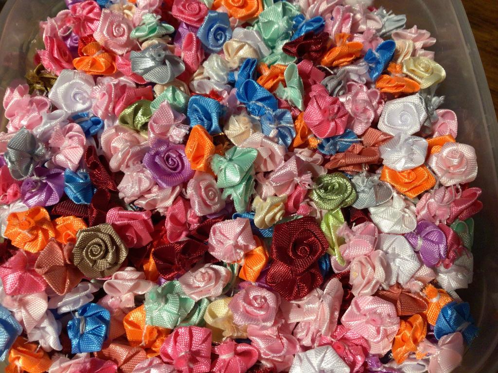 Aanbieding Super leuke kleine satijn roosje 50 stuks € 4,50, Verzenden, Nieuw, Applicatie