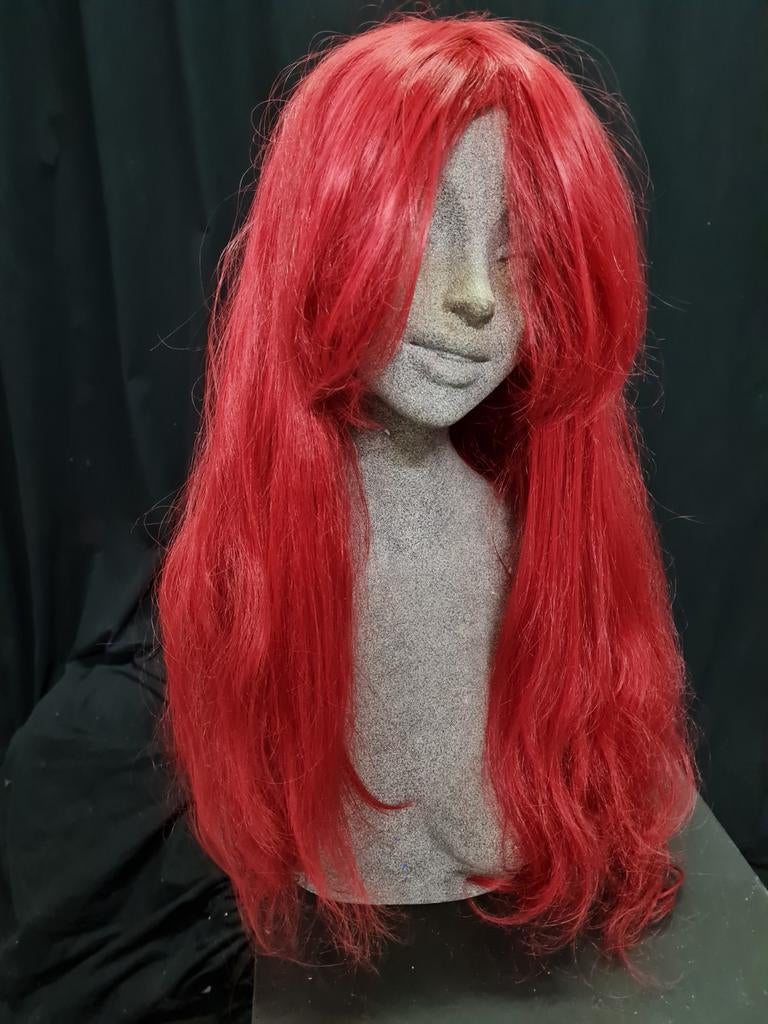 Rode pruik met lang haar - Perfect voor cosplay of carnaval, Ophalen of Verzenden, Gebruikt, Accessoires
