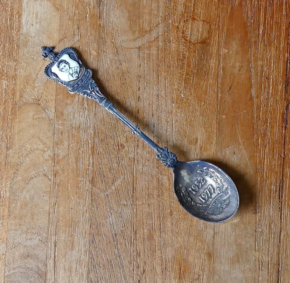 Queen Elizabeth II lepeltje silver jubilee 1977, Verzamelen, Ophalen of Verzenden, Gebruikt, Buitenland, Speld(je) of Lepel(tje)