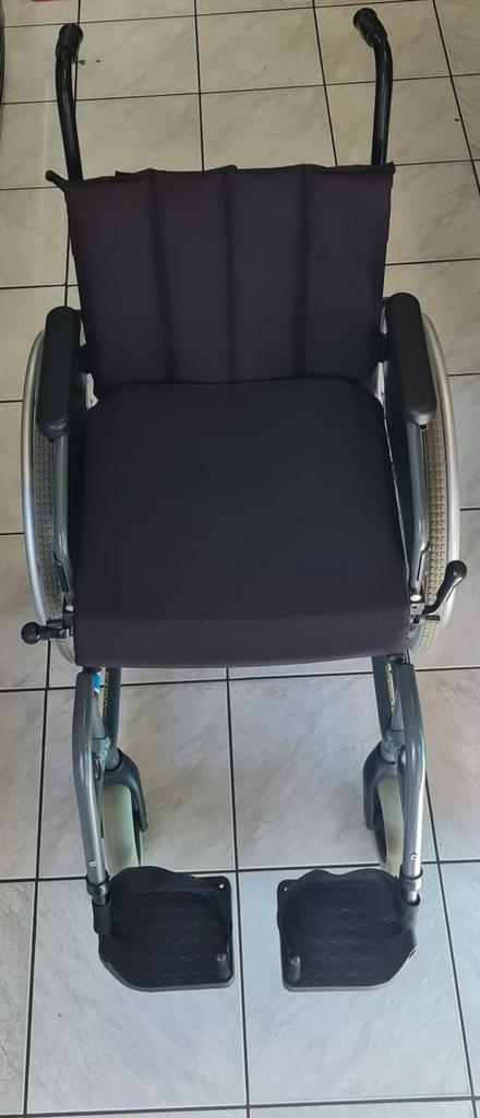 Rolstoel inklapbaar van het merk EXIGO zo goed als nieuw, Ophalen of Verzenden, Inklapbaar, Zo goed als nieuw, Duwrolstoel