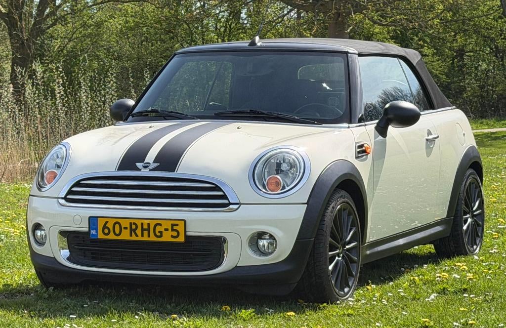 Mini 1.6 ONE Cabrio 2011 wit | perfecte staat | 59.500 km, Auto's, Mini, Voorwielaandrijving, Euro 5, Stof, Zwart