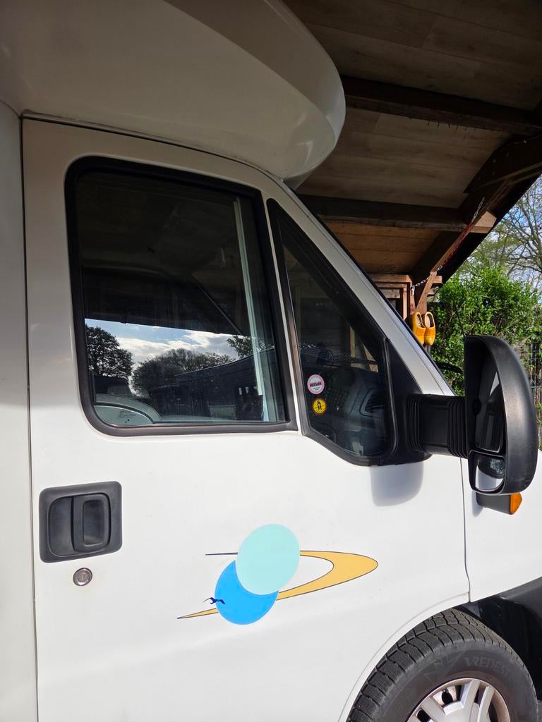 Compacte en complete camper met enkele lengte bedden, Buitenlamp, Standaard zit, Ringverwarming, Fiat