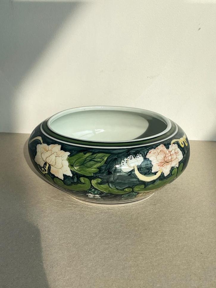 Prachtige porseleinen lotus planten pot handbeschilderd, Antiek en Kunst, Antiek | Keramiek en Aardewerk, Ophalen of Verzenden