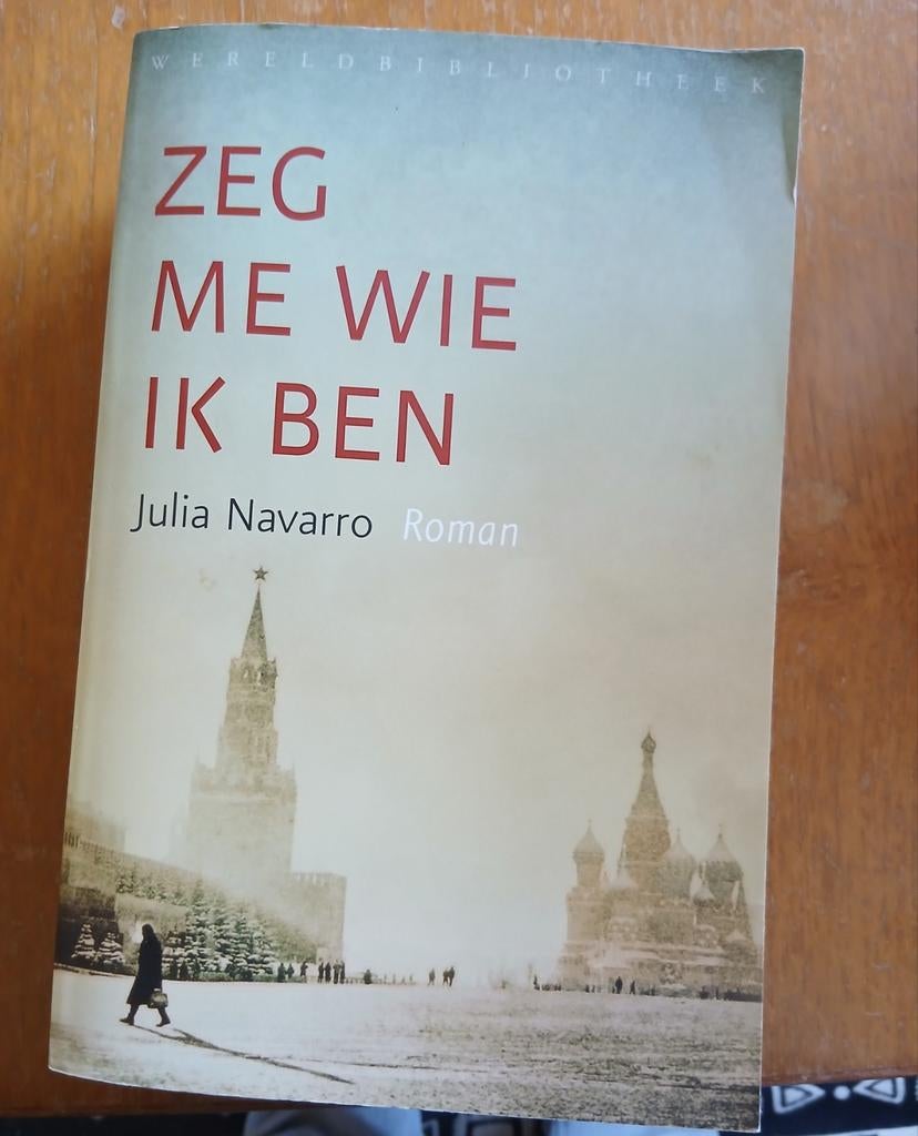 Zeg Me Wie Ik Ben - Julia Navarro (Roman), Boeken, Ophalen of Verzenden, Gelezen, Julia Navarro, Europa overig