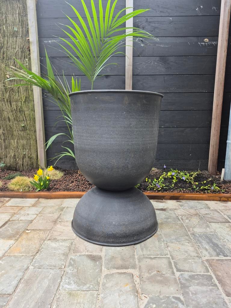 Stijlvolle bloempot voor binnen en buiten, Tuin en Terras, Bloempotten, 25 tot 40 cm, Gebruikt, Rond, Ophalen of Verzenden