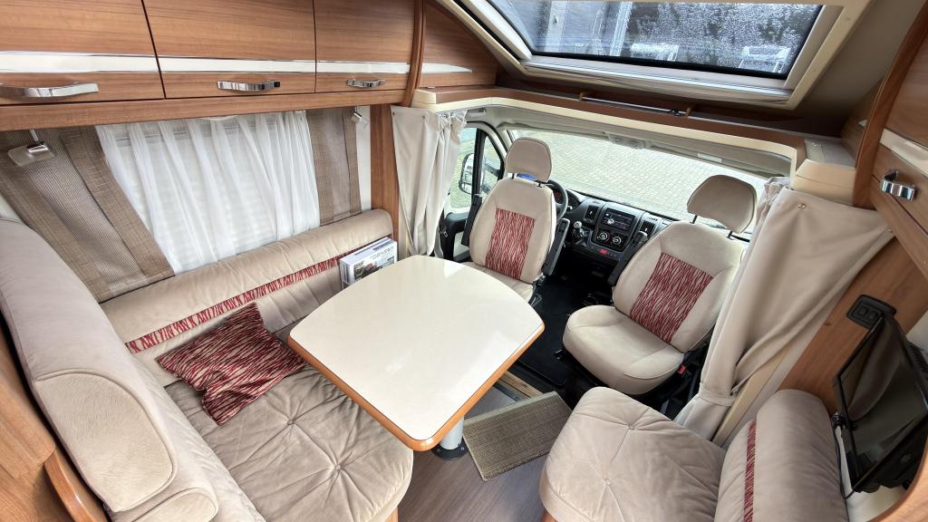 Mooi en Compleet De Euramobil Terrestra 690Hb '2014 150PK, Caravans en Kamperen, Fiat, Koelkast, Bedrijf, Luifel