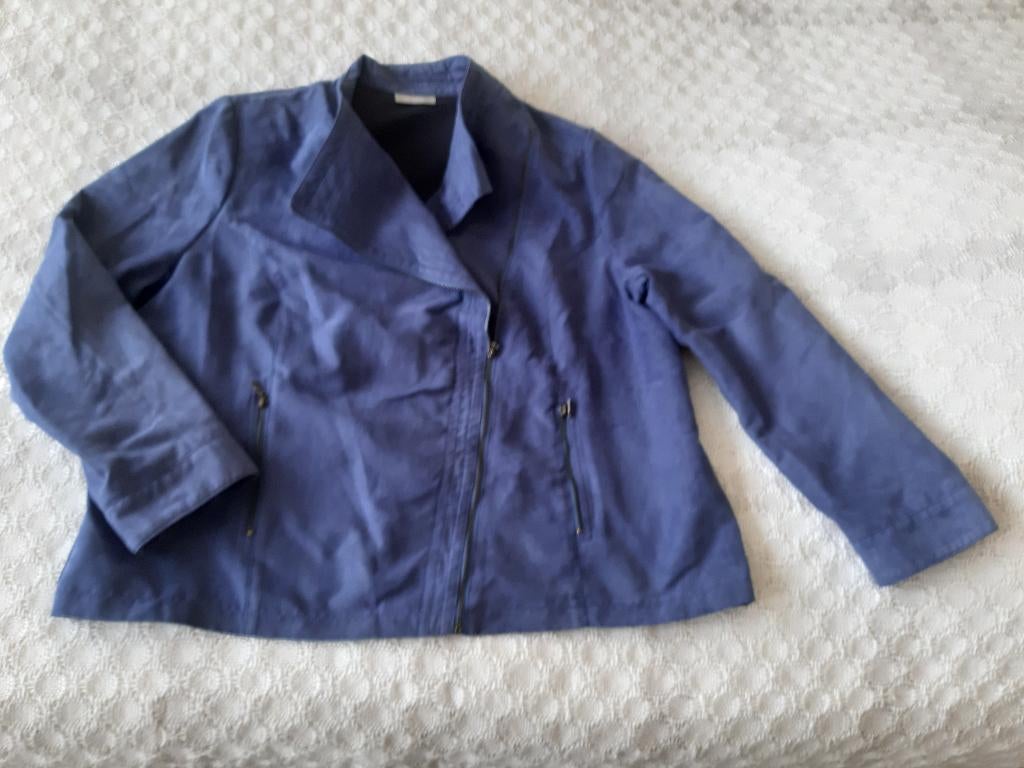 apart blauwe suedine jasje Setter maat 48, Kleding | Dames, Jasjes, Kostuums en Pakken, Ophalen, Blauw, Maat 46/48 (XL) of groter