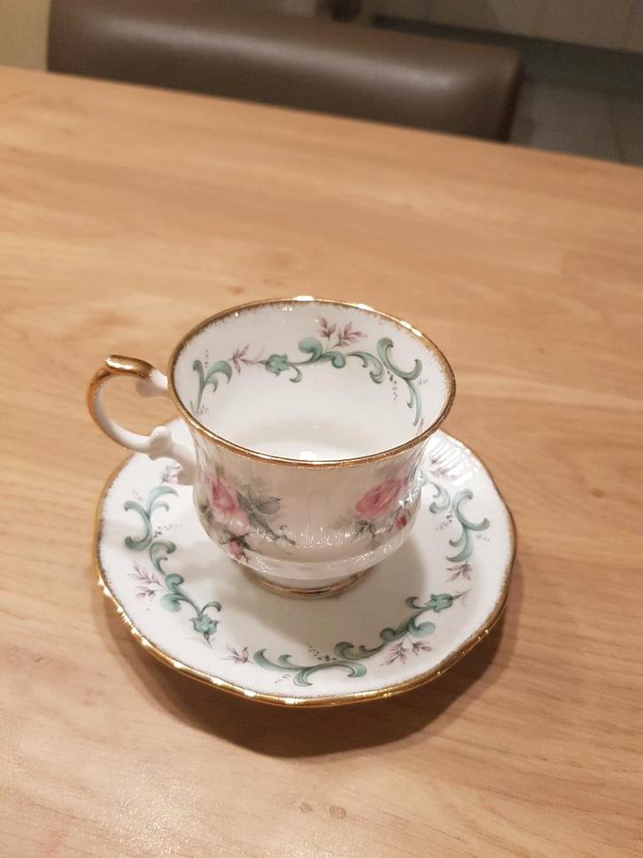 Mooie kop en schotel (Elisabethan) slechts, Antiek en Kunst, Antiek | Servies los, Ophalen