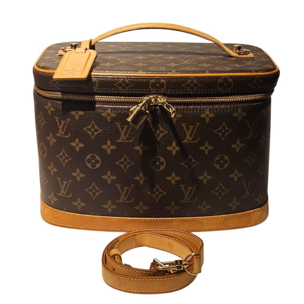 Louis Vuitton Mono Nice Beauty Case 2005, Louis Vuitton, Gebruikt, Support@louisvuitton.com, 2 Rue du Pont Neuf
75001 Paris
France