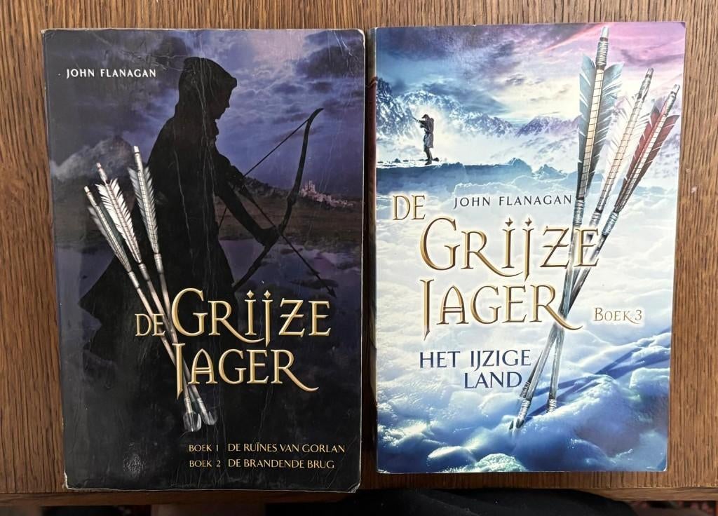 De Grijze Jager boeken 1 t/m 3 (omnibus + deel 3), Boeken, Ophalen of Verzenden, Gelezen, John Flanagan