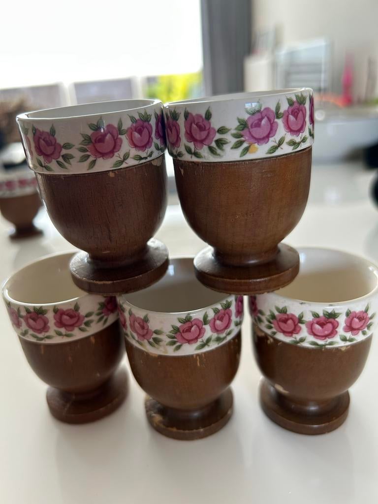 5 Retro Vintage Houten Eierdopjes met Keramiek en Roosjes, Antiek en Kunst, Verzenden