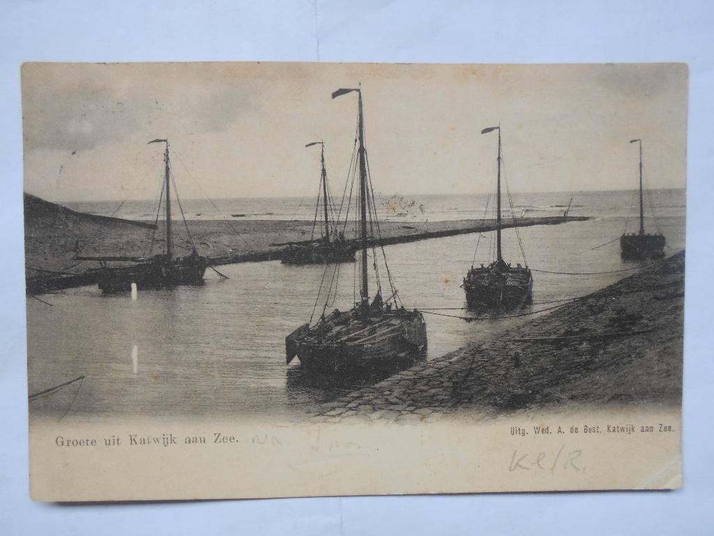 Katwijk aan Zee 1904 wachtende vissersboten bommen Katwijk, Ophalen of Verzenden, Voor 1920, Gelopen, Zuid-Holland