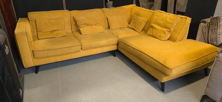 Goossens hoekbank Chambre okergeel, 2 jaar gebruikt, Huis en Inrichting, Banken | Voetenbanken en Poefen, Gebruikt, 125 cm of meer