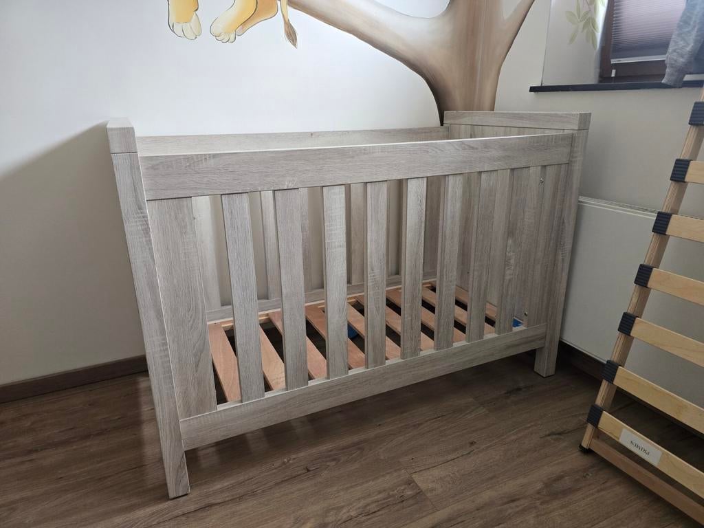 Mooi houten kinderbedje - stevig en veilig, Ophalen, Gebruikt, Ledikant