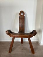 Prachtige vintage Spaanse geboortestoel driepoot kruk, Huis en Inrichting, Ophalen, Gebruikt, Bruin, Eén