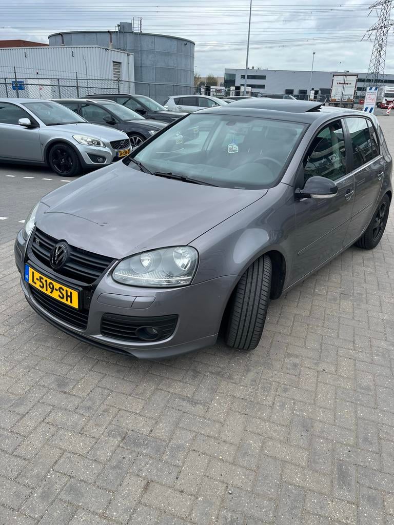 Volkswagen Golf 5 1.6 75KW 2007 Grijs (gt look like), Auto's, Volkswagen, Voorwielaandrijving, 4 cilinders, 620 kg, 1148 kg