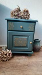 Klein gepimt hout nachtkastje, Ophalen, Zo goed als nieuw
