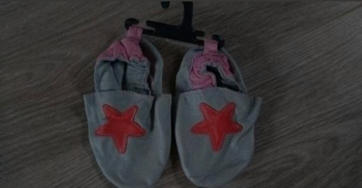 Leren slofjes Hema leer, Kinderen en Baby's, Babykleding | Schoentjes en Sokjes, Meisje, Slofjes, Ophalen of Verzenden