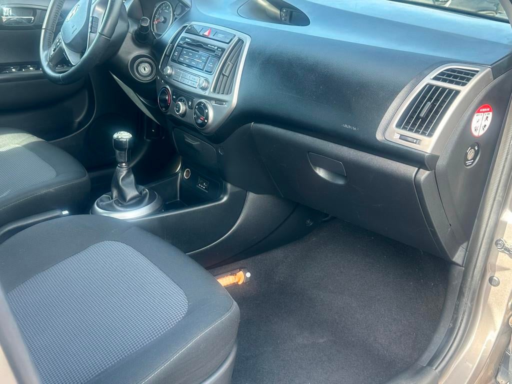 Hyundai I20 1.2i i-Vision/AIRCO/NW APK/1E EIGENAAR, Auto's, Euro 5, Gebruikt, 31 €/maand, 4 cilinders